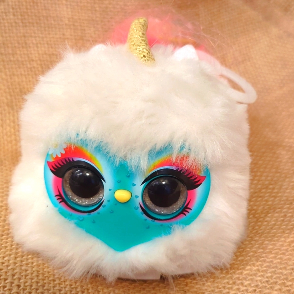 POMSIES LUMIES/SKY ROCKET PETS TOUCH ANY COLOR AND SHE GLOWS TO MATCH.